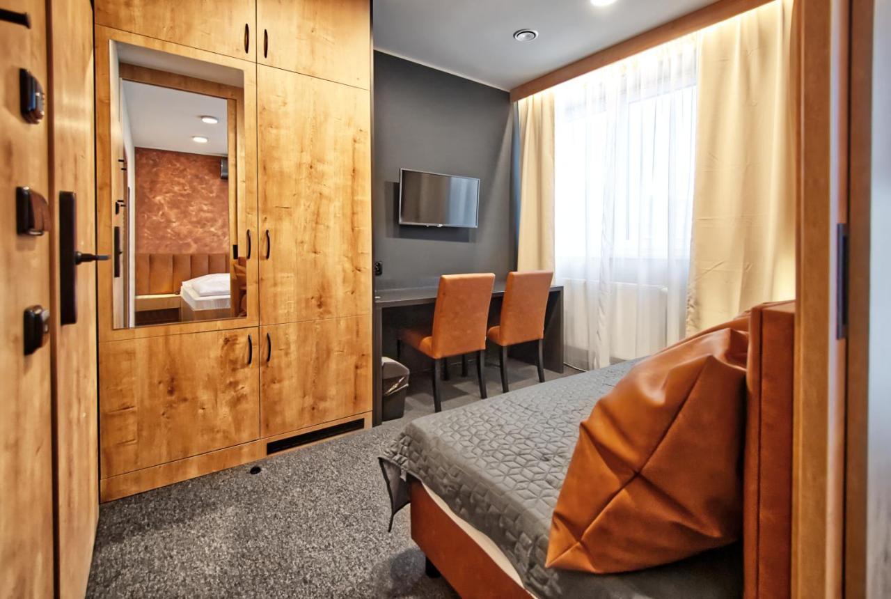 Restaurace A Penzion Praha Dolní Dunajovice Dış mekan fotoğraf
