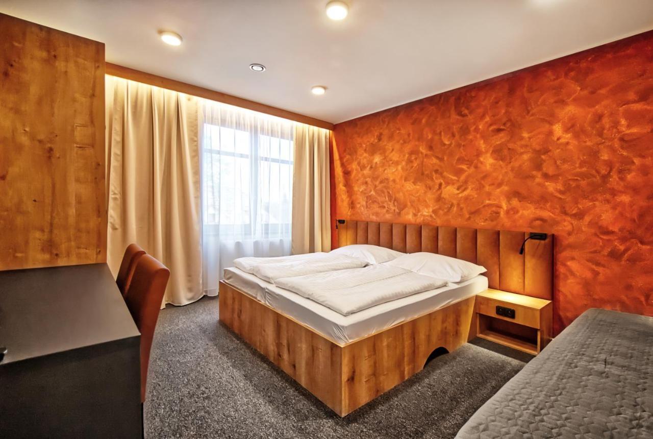 Restaurace A Penzion Praha Dolní Dunajovice Dış mekan fotoğraf