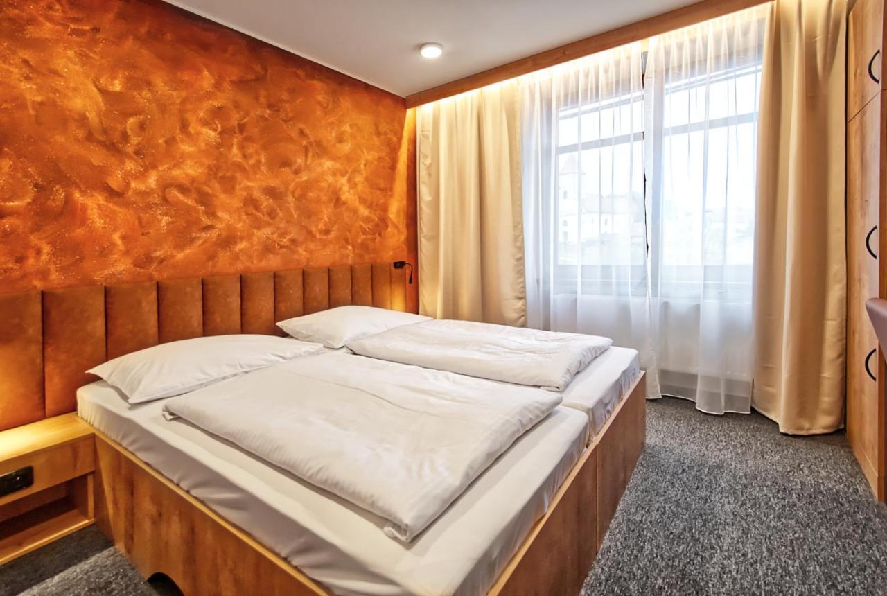 Restaurace A Penzion Praha Dolní Dunajovice Dış mekan fotoğraf