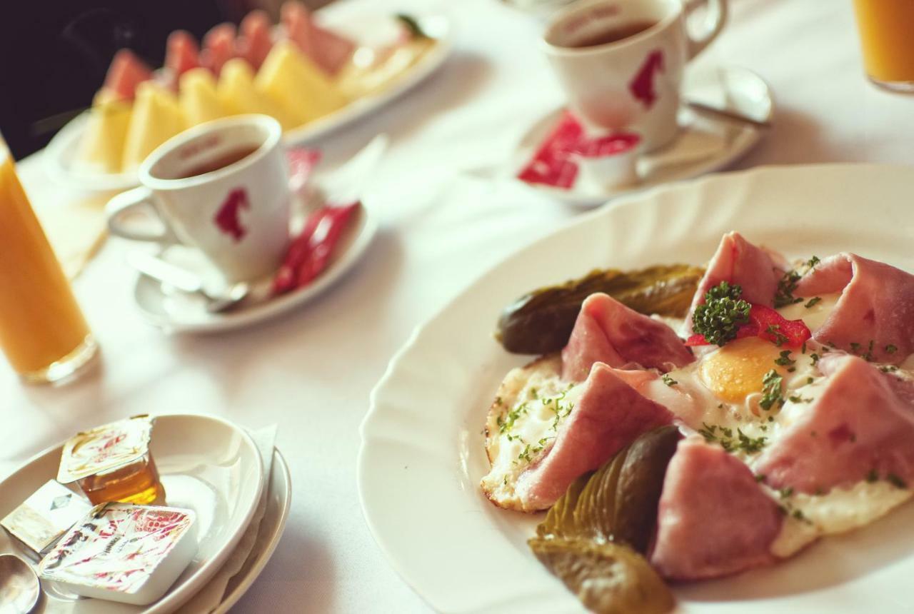 Restaurace A Penzion Praha Dolní Dunajovice Dış mekan fotoğraf