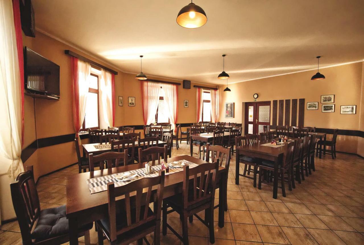 Restaurace A Penzion Praha Dolní Dunajovice Dış mekan fotoğraf